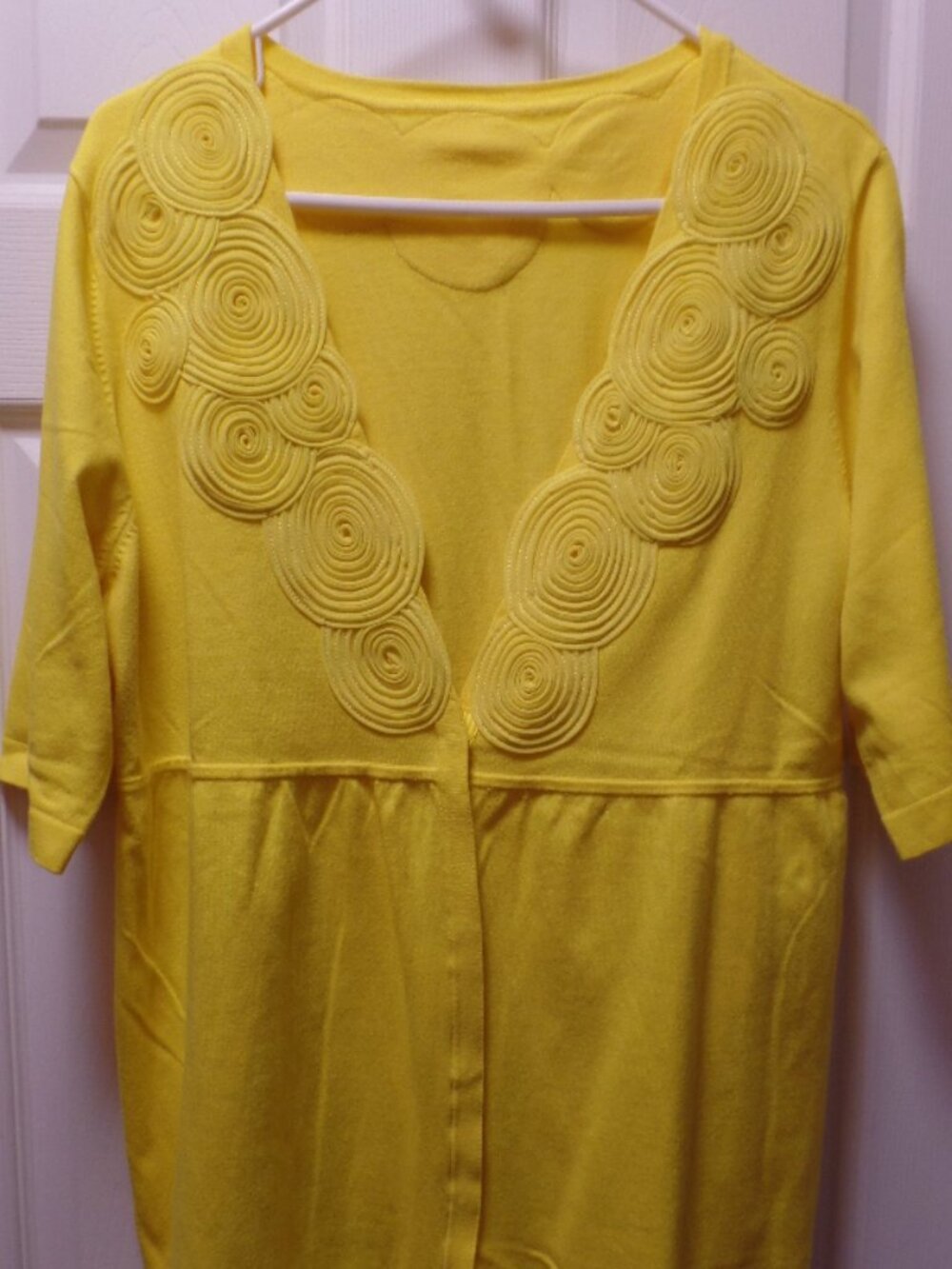 Simply. Chloe Dao XL 18 20 CITRON YELLOWDeep V-neck Cardigan w Circular Motifs